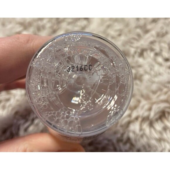 Laura Mercier TRANSLUCENT PURE SETTING SPRAY 16HR - Picture 3 of 8